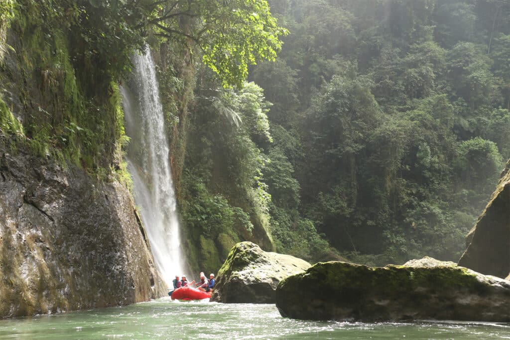 Pacuare-River-Rafting-Full-Day