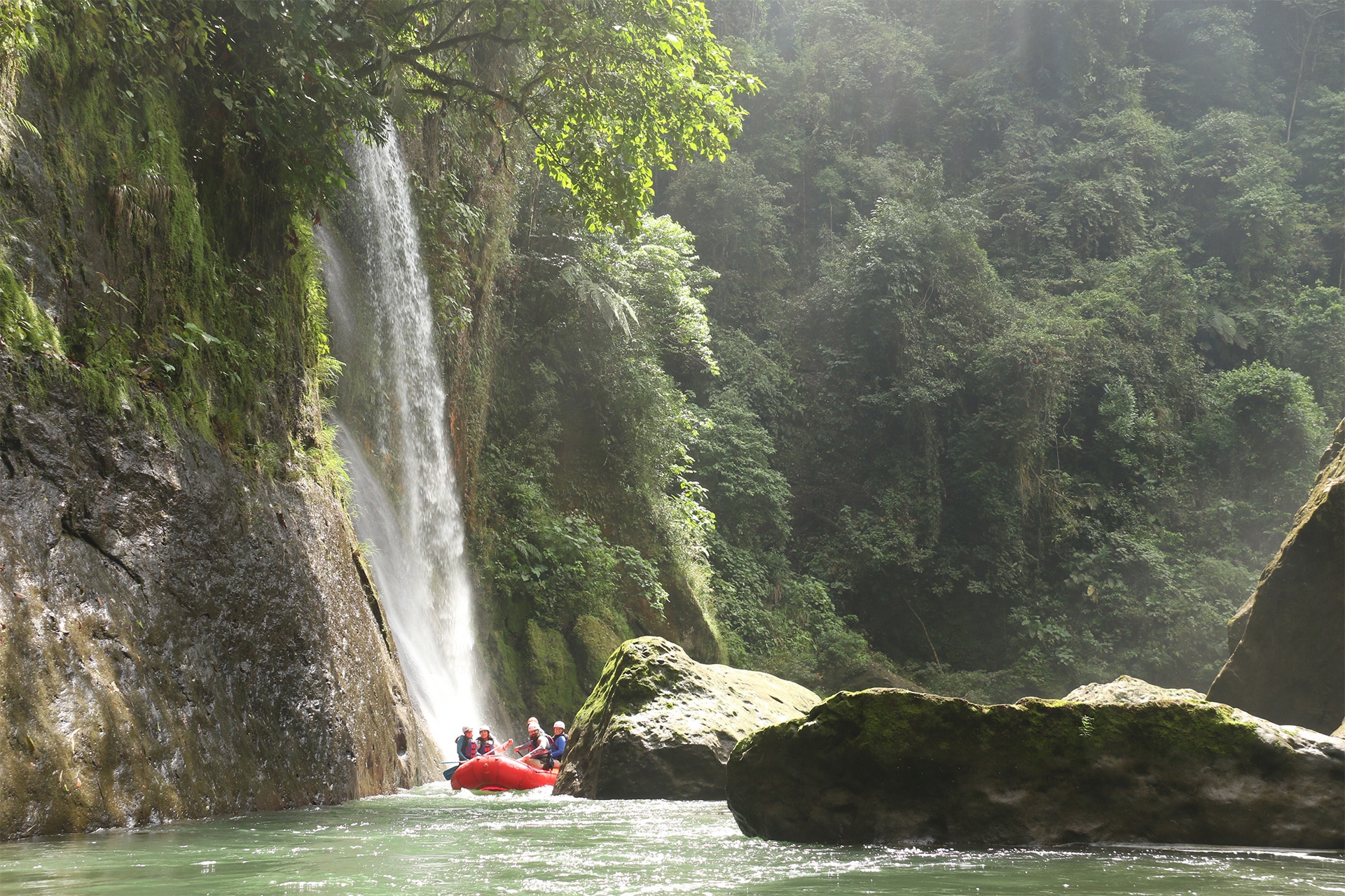 Pacuare River Rafting Full Day Trip Class 3/4 Beginner/Intermediate 12 ...